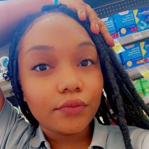 Meet your Posher, Lena